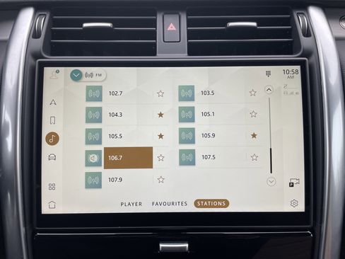 Certified 2024 Land Rover Discovery Dynamic SE image 29