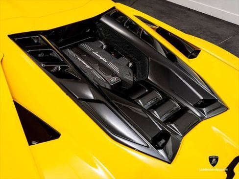 Used 2024 Lamborghini Revuelto AWD/4WD image 18