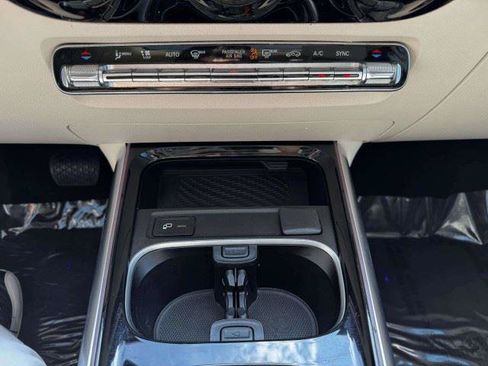 Used 2023 Mercedes-Benz GLA 250 w/ Premium Package image 31