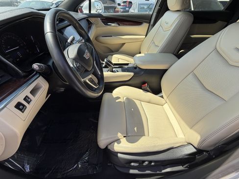 Used 2017 Cadillac XT5 Luxury w/ Driver Awareness Package FWD image 15
