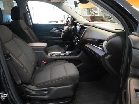 Used 2020 Chevrolet Traverse LT w/ Driver Confidence II Package AWD/4WD image 38