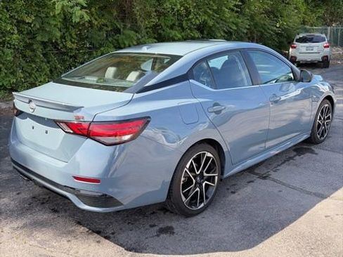 Used 2025 Nissan Sentra SR w/ SR Premium Package FWD image 7