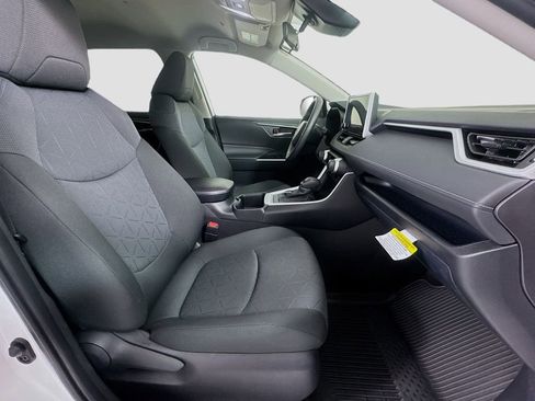 Used 2025 Toyota RAV4 XLE image 26