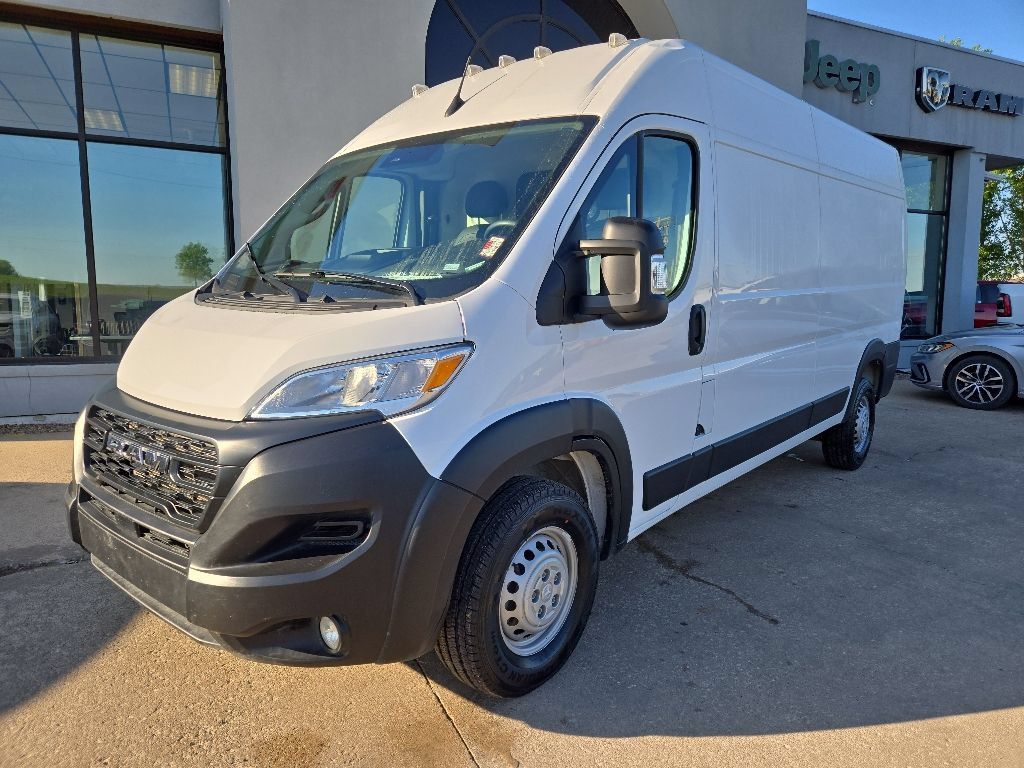 Used 2025 RAM ProMaster 2500 w/ Convenience Group FWD image 3