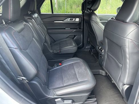 Used 2025 Ford Explorer ST image 16