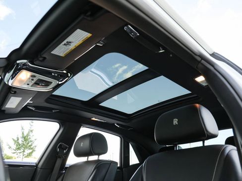 Used 2019 Rolls-Royce Ghost RWD image 19