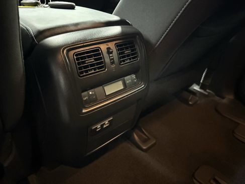 Used 2020 Nissan Pathfinder SV image 27