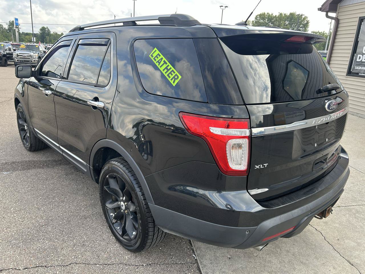 Used 2015 Ford Explorer XLT w/ Equipment Group 202A AWD/4WD image 7