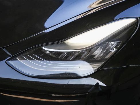 Used 2018 Tesla Model 3 Performance image 7