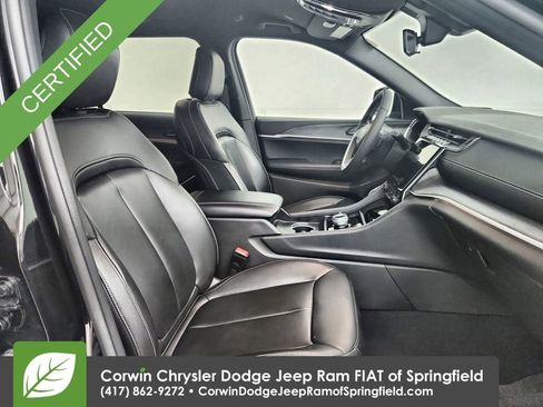 Certified 2025 Jeep Grand Cherokee L Limited w/ Black Appearance Package image 24