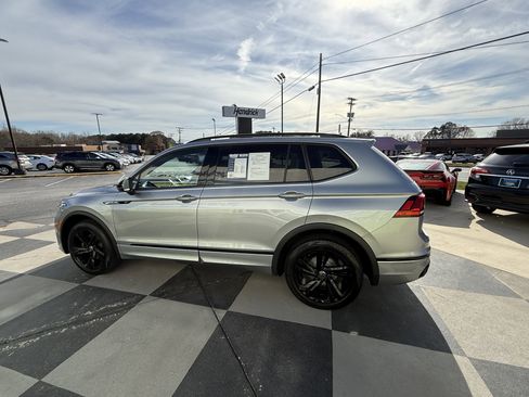 Used 2023 Volkswagen Tiguan SE R-Line image 6