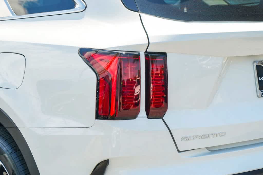 Certified 2024 Kia Sorento EX AWD/4WD image 3