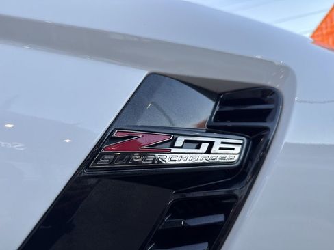 Used 2015 Chevrolet Corvette Z06 w/ 3LZ Preferred Equipment Group image 11
