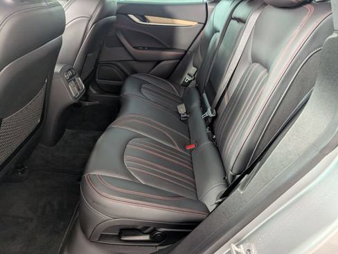 Used 2018 Maserati Levante AWD/4WD image 27