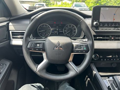 Used 2023 Mitsubishi Outlander SE AWD/4WD image 15