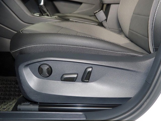 Used 2024 Volkswagen Taos SE FWD image 53