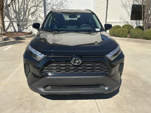Used 2025 Toyota RAV4 XLE w/ Convenience Package image 5