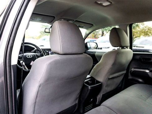 Used 2018 Toyota Tacoma SR5 image 28