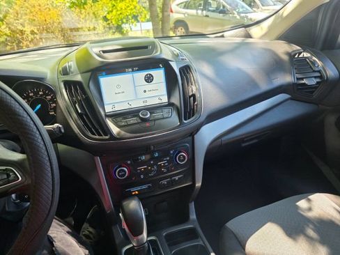 Used 2018 Ford Escape SE w/ SE Sync 3 Package AWD/4WD image 16
