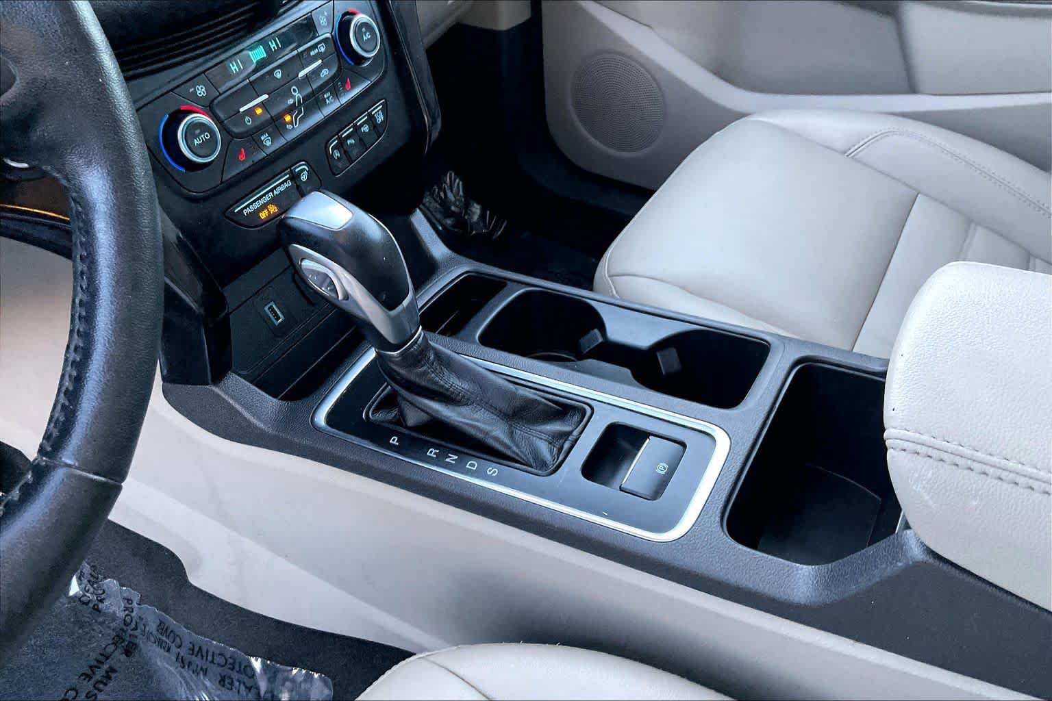 Used 2019 Ford Escape Titanium AWD/4WD image 16
