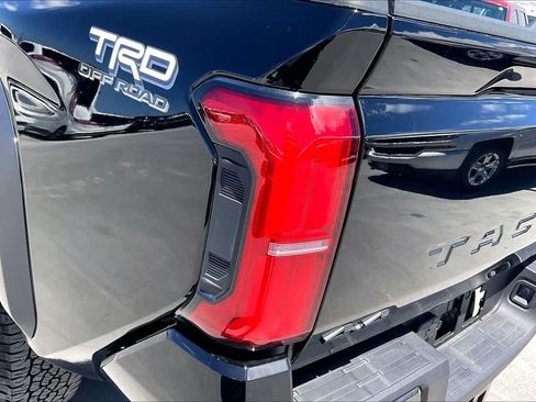 Used 2025 Toyota Tacoma TRD Off-Road AWD/4WD image 32