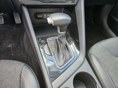 Certified 2017 Kia Niro EX image 21