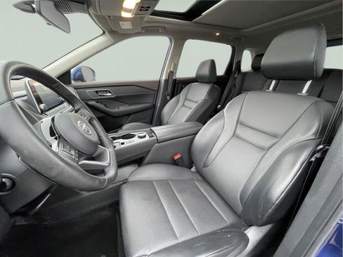 Used 2021 Nissan Rogue SV w/ Premium Package image 15