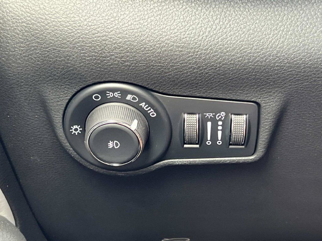 Used 2026 Jeep Compass Limited w/ Sun, Sound & Navigation Group AWD/4WD image 29