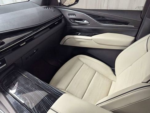 Used 2022 Cadillac Escalade ESV Sport RWD image 8