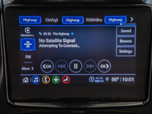 Used 2023 Chevrolet Traverse LT AWD/4WD image 23