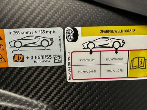 Used 2020 Ford GT Carbon Series image 58