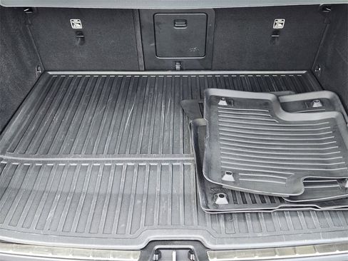 Used 2022 Volvo XC60 T8 R-Design w/ Advanced Package image 32