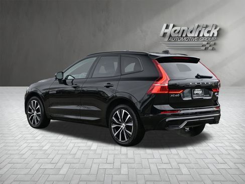 Used 2025 Volvo XC60 B5 Plus image 8
