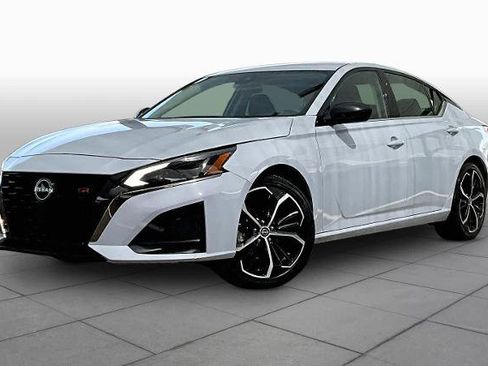 Certified 2024 Nissan Altima 2.5 SR FWD image 1