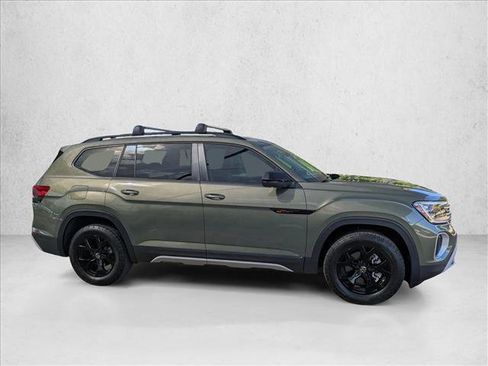 Used 2024 Volkswagen Atlas Peak Edition SE AWD/4WD image 4