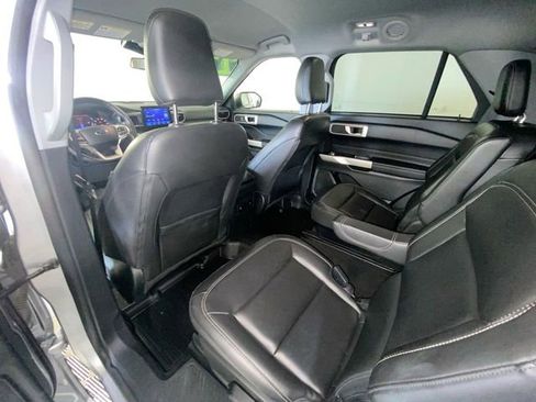 Used 2022 Ford Explorer XLT w/ Equipment Group 202A AWD/4WD image 29