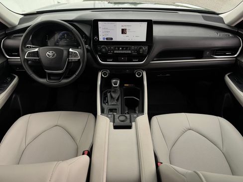 Certified 2025 Toyota Grand Highlander AWD Hybrid image 12