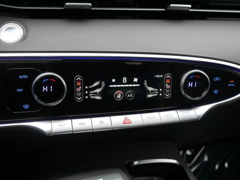 Used 2025 Genesis GV70 3.5T Sport w/ Sport Advanced Package image 23