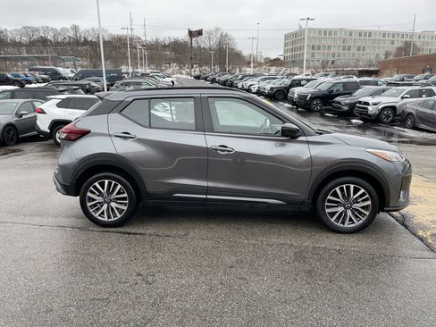 Used 2024 Nissan Kicks SR image 7