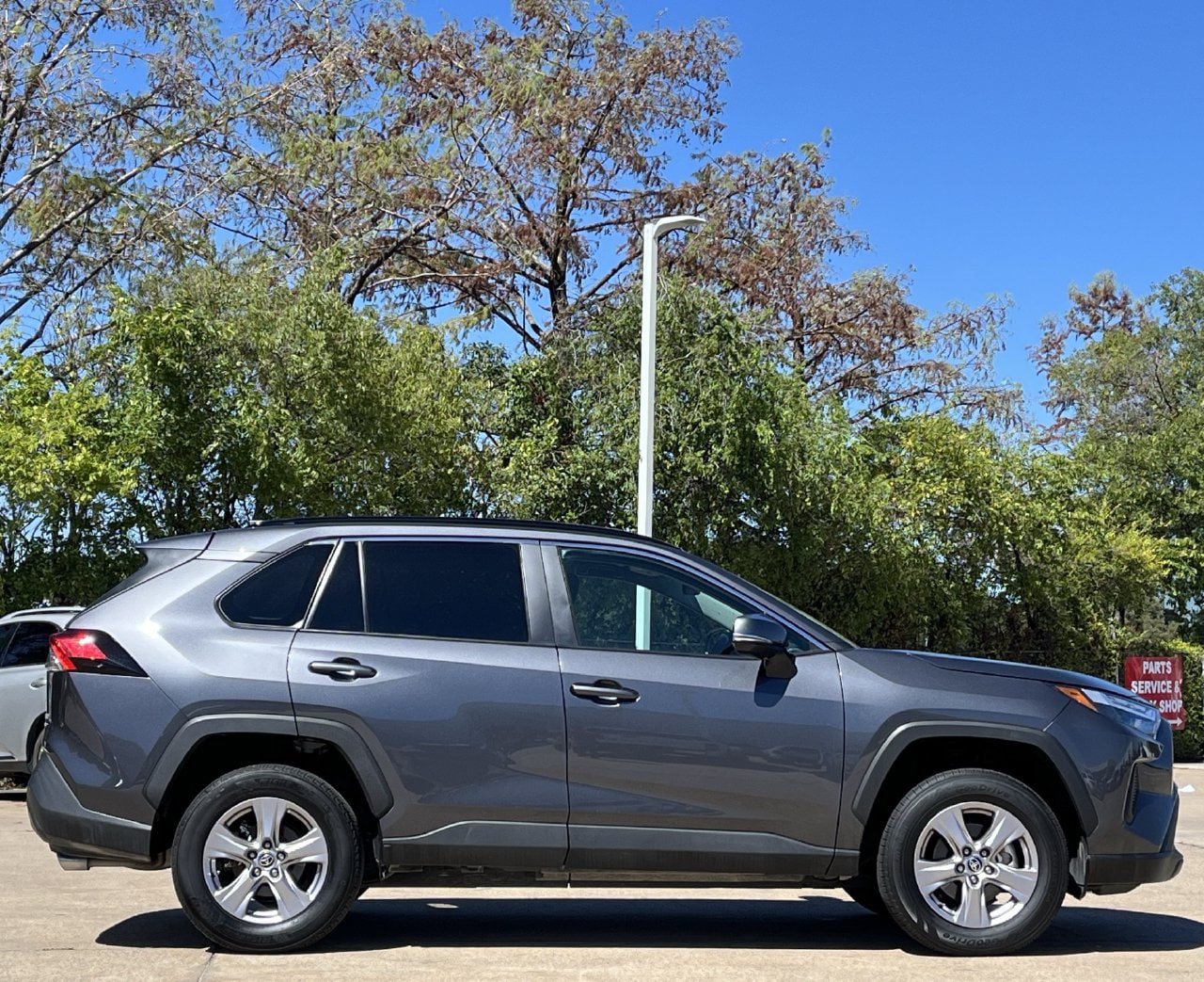 Used 2025 Toyota RAV4 XLE AWD/4WD image 3
