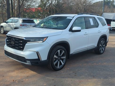 Certified 2023 Honda Pilot Touring image 10