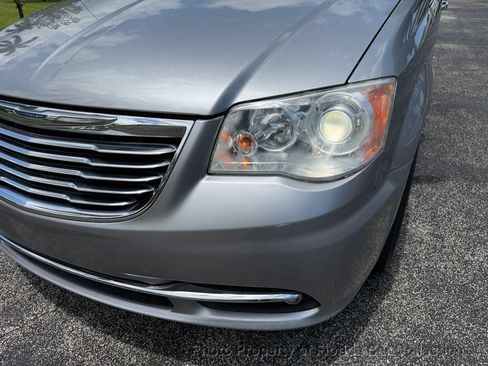 Used 2013 Chrysler Town & Country Limited w/ Luxury Group FWD image 20