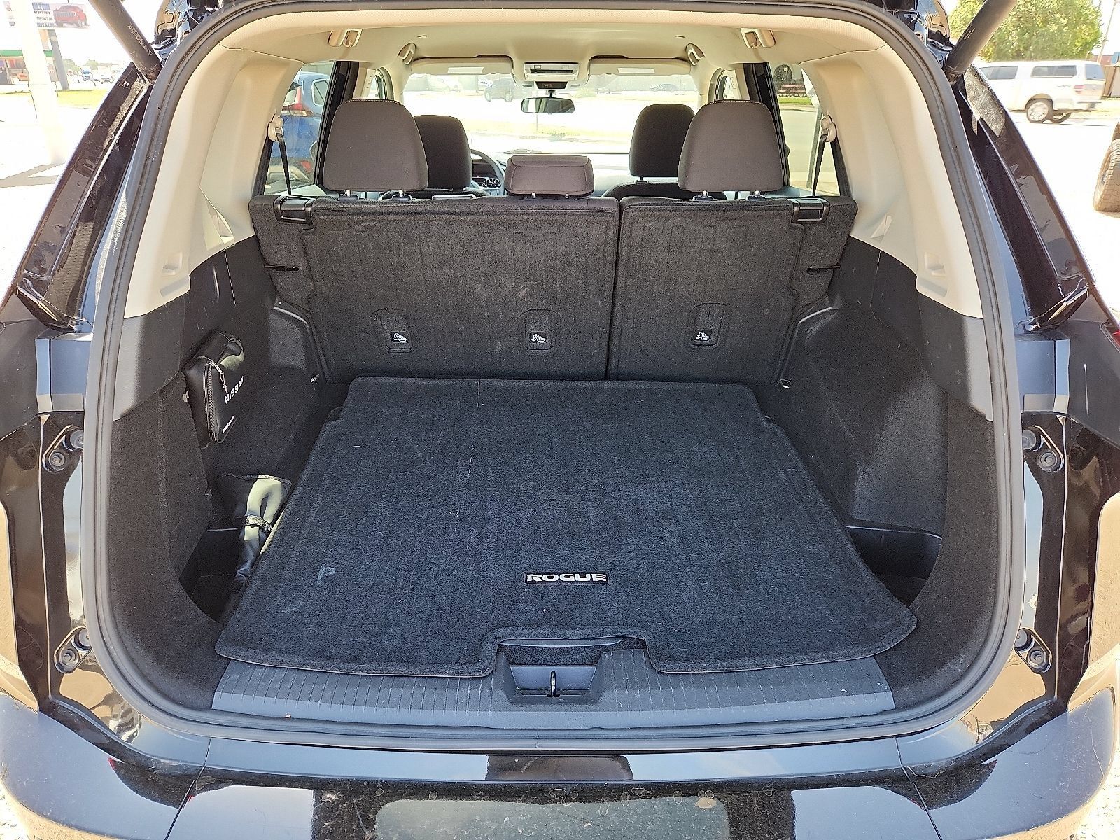 Used 2024 Nissan Rogue SV FWD image 7