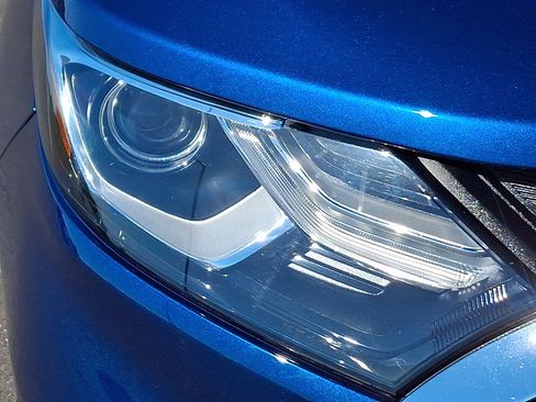 Used 2019 Chevrolet Equinox LT image 9