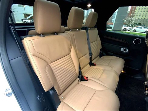 Certified 2025 Land Rover Discovery Dynamic SE AWD/4WD image 19