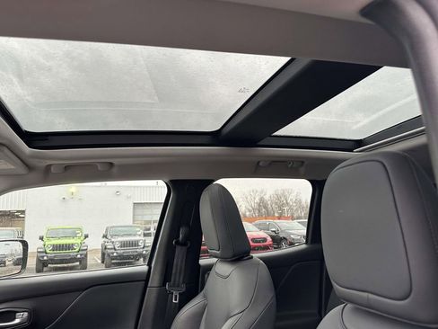 Certified 2023 Jeep Renegade Limited w/ Sun/Sound Group image 22