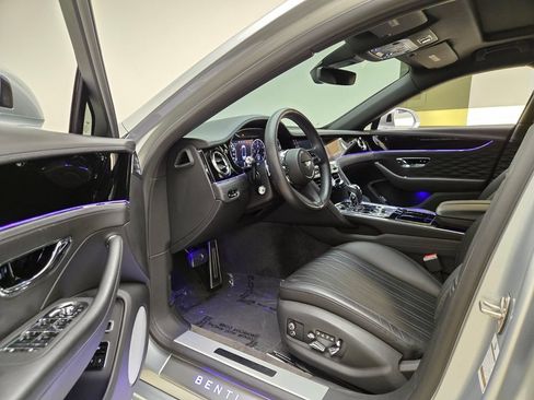 Used 2021 Bentley Flying Spur V8 AWD/4WD image 16