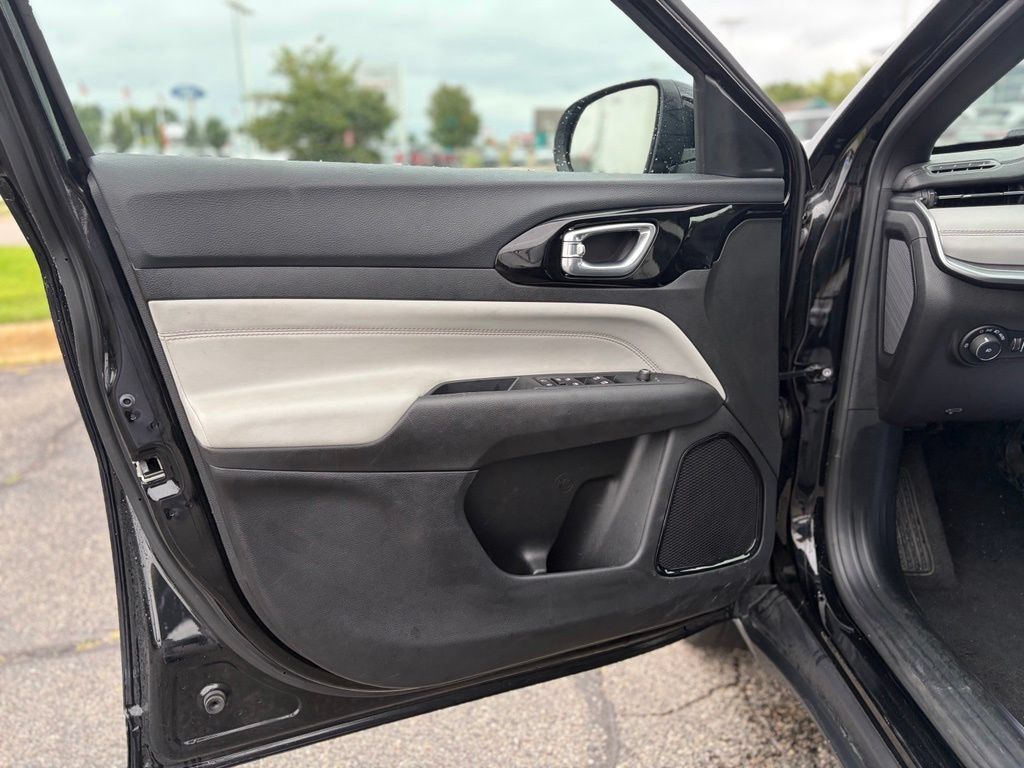 Used 2025 Jeep Compass Limited AWD/4WD image 17