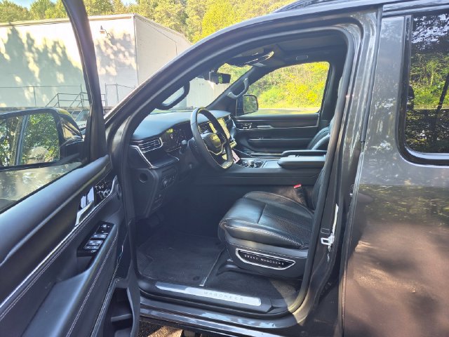 Used 2024 Jeep Grand Wagoneer Series II Obsidian w/ Quick Order Packagew 28T AWD/4WD image 13