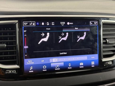 Used 2023 Chrysler Pacifica Touring-L FWD image 34